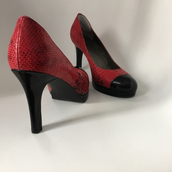 TAHARI Heels ♥️️ - Picture 4 of 8